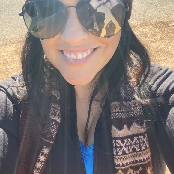 Meet your Posher, Glenda - Picture 2 of 2